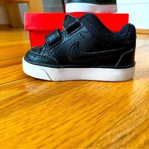 Baby Nike sneakers black (size 3)